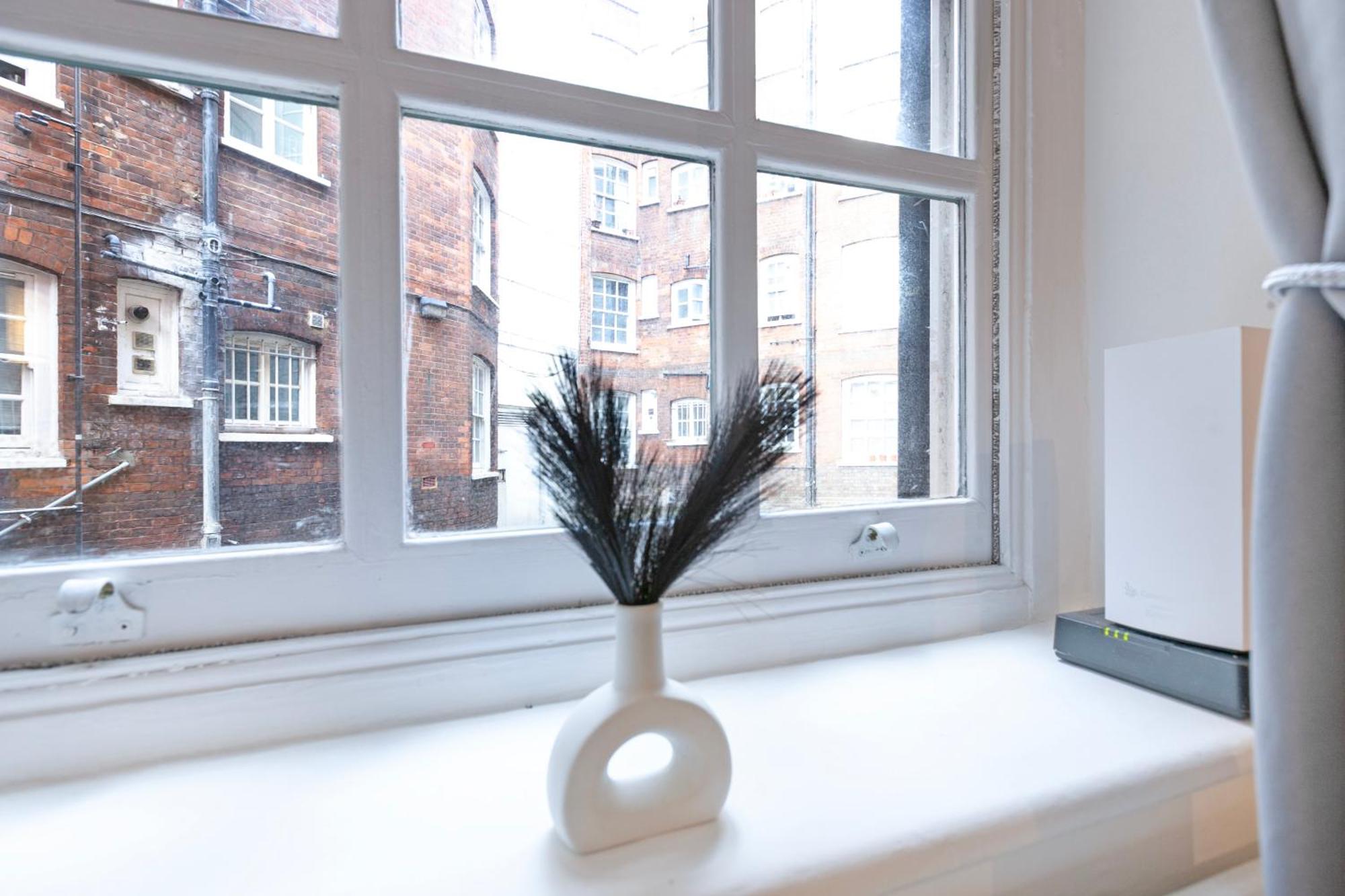 Beautiful One Bedroom Flat In Scott Ellis Gardens Лондон Екстериор снимка